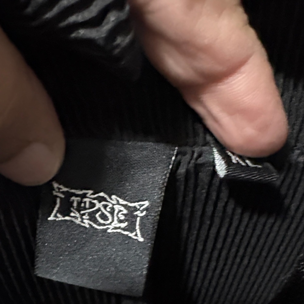 Unique Pleated Lightweight Jacket - Picture 2 of 7